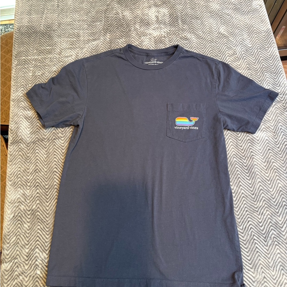 Vineyard Vines Men's Charcoal Tee with Colorful Logo